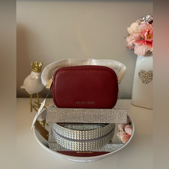 Michael Kors Handbags - NWT! Michael Kors Bryant Leather Bag Charm